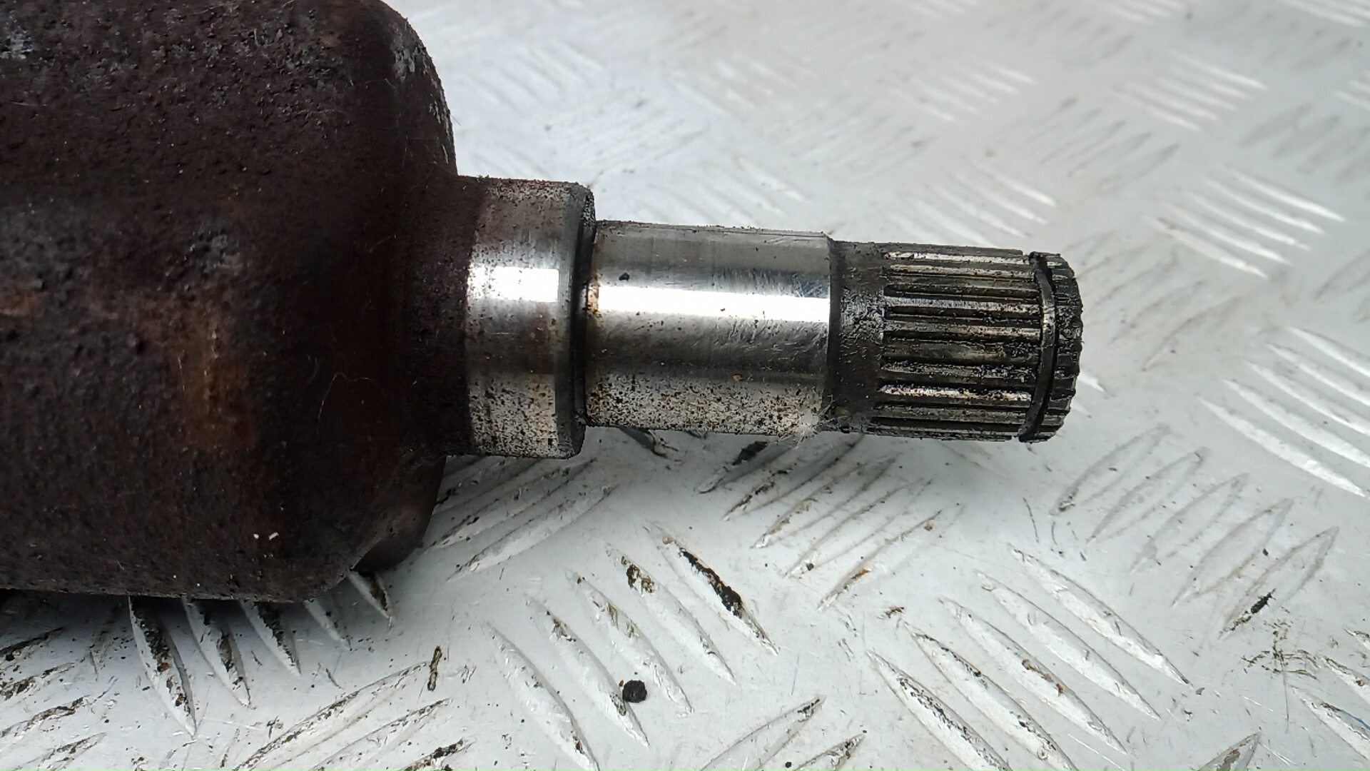 Полуось передняя левая