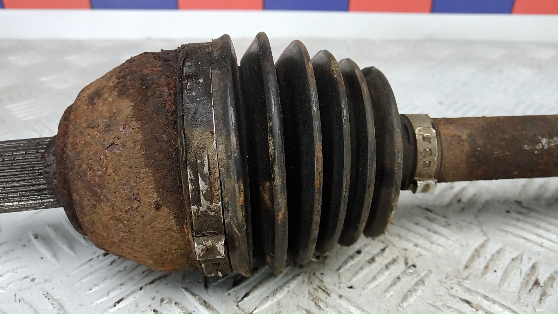 Полуось передняя левая