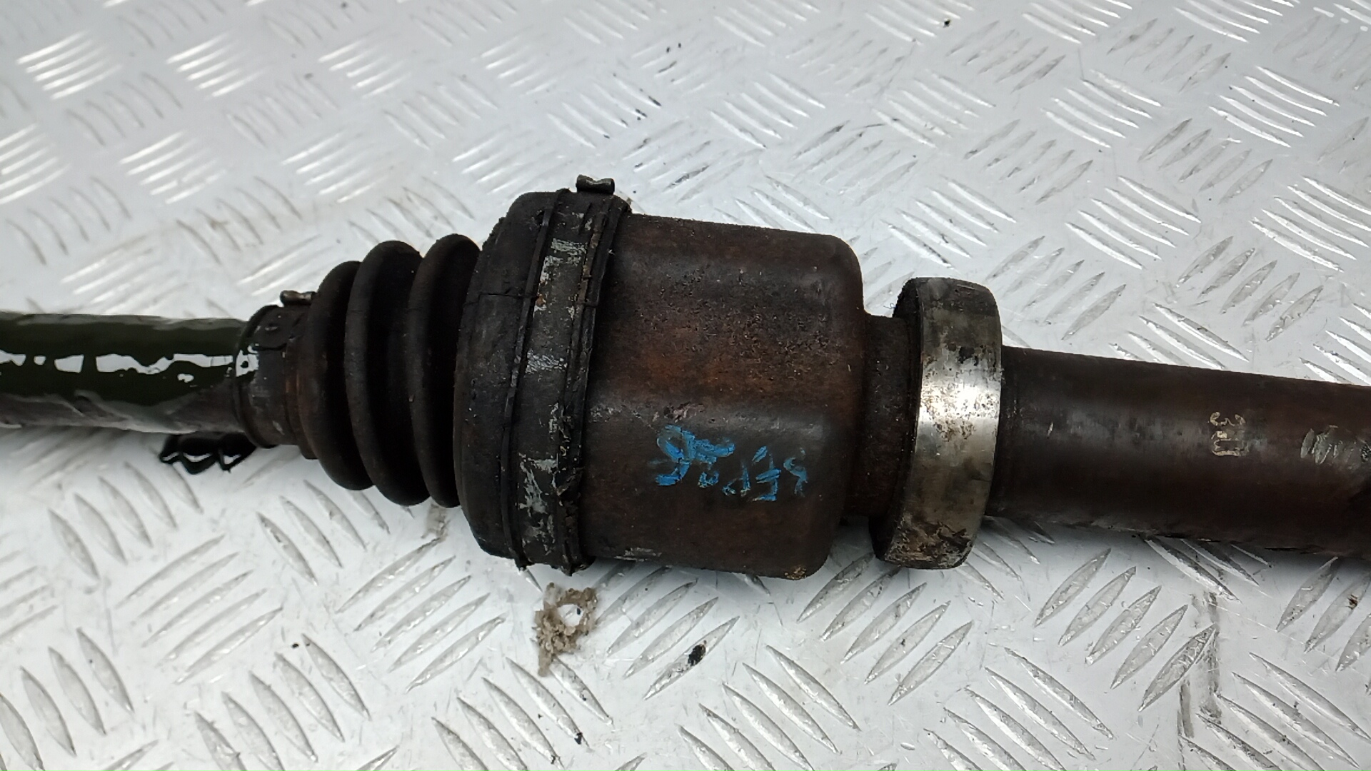 Полуось передняя правая