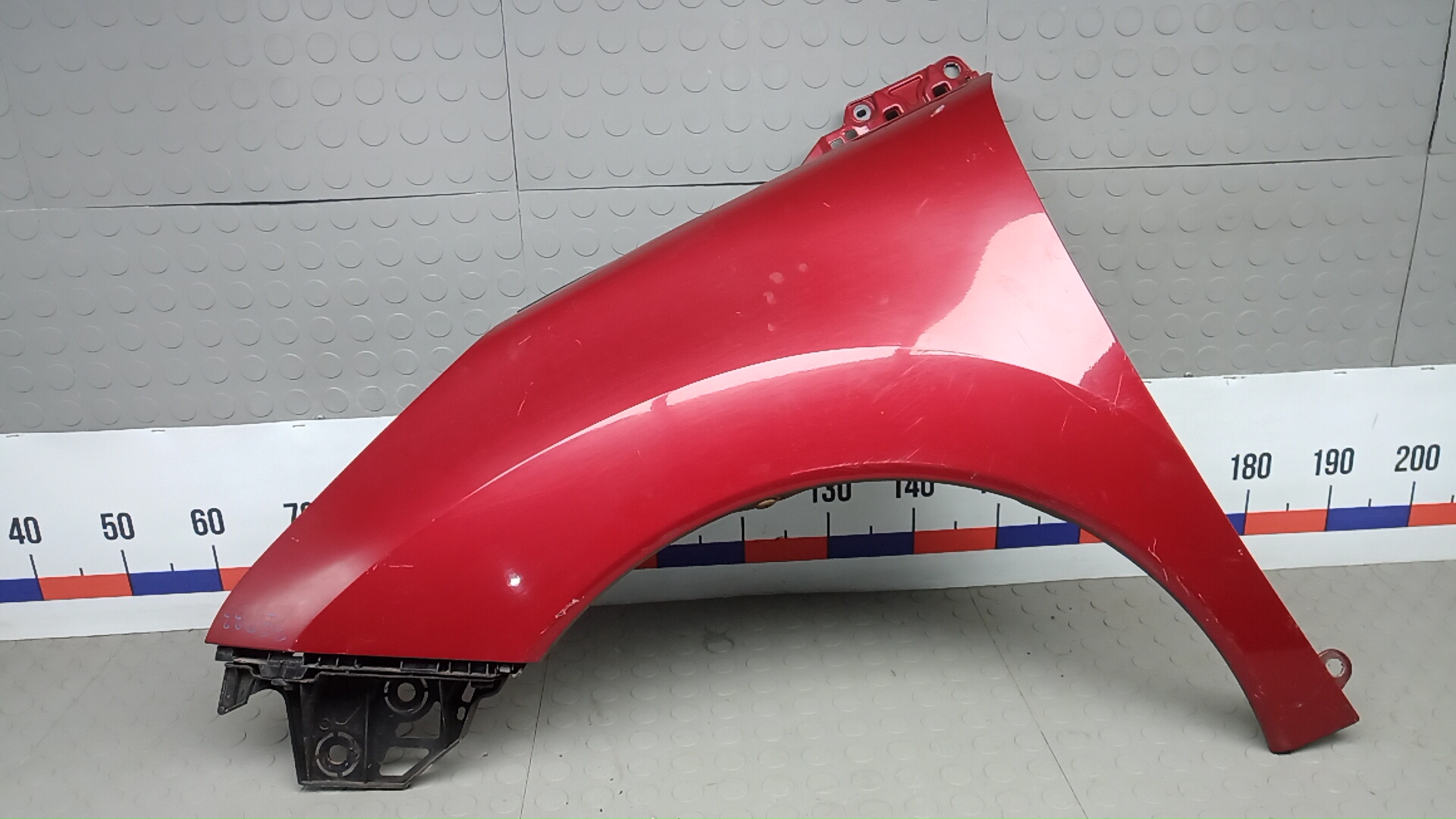 Крыло переднее левое