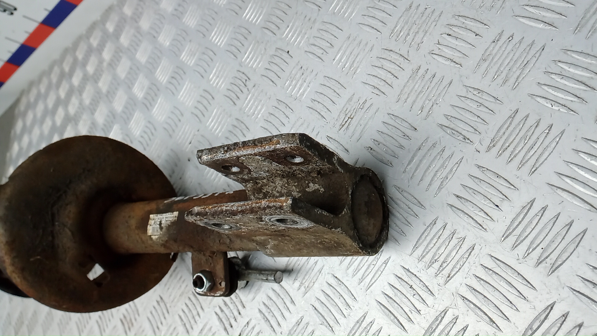 Амортизатор передний правый