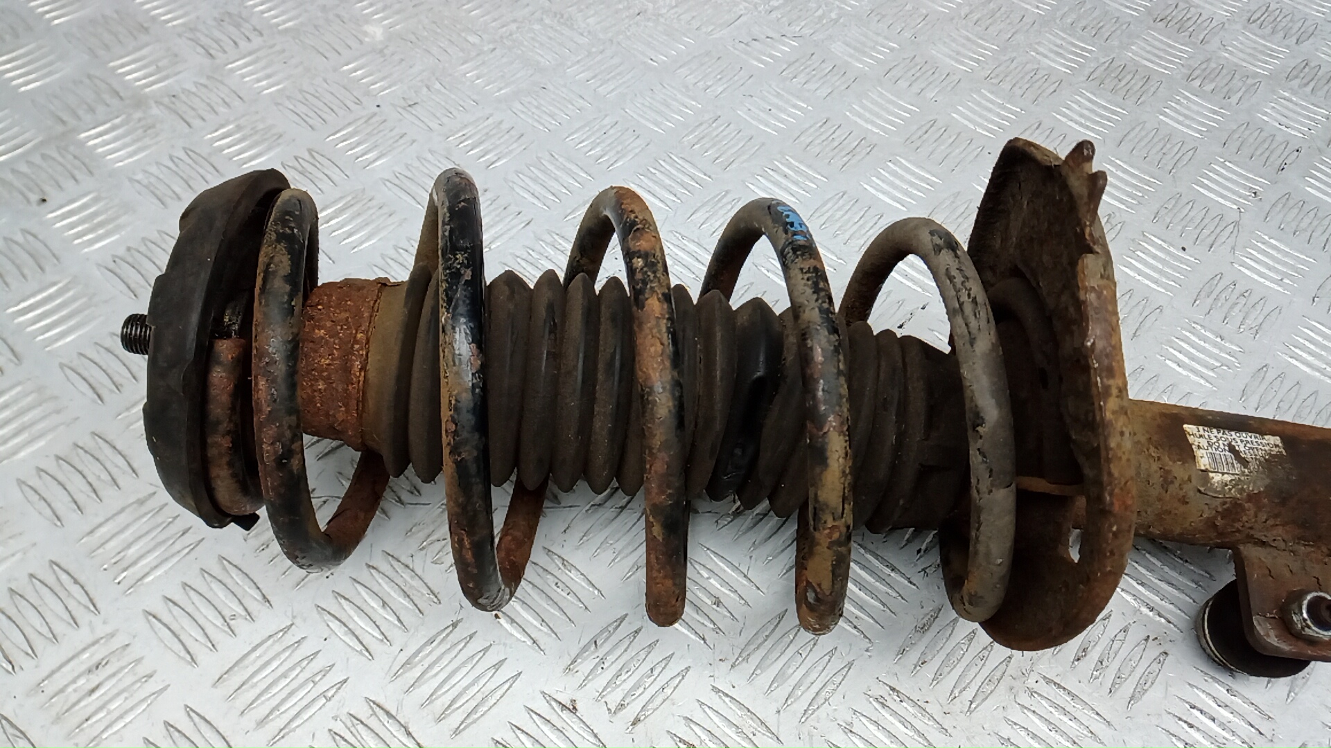 Амортизатор передний правый