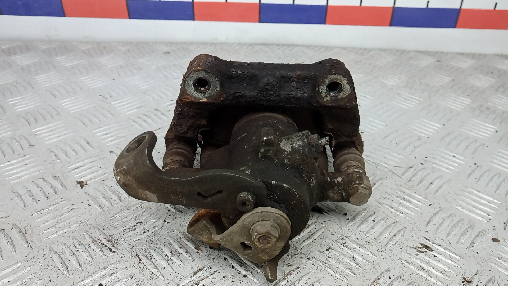 Суппорт задний правый