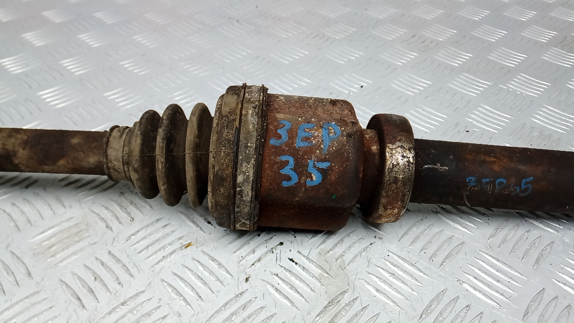 Полуось передняя правая