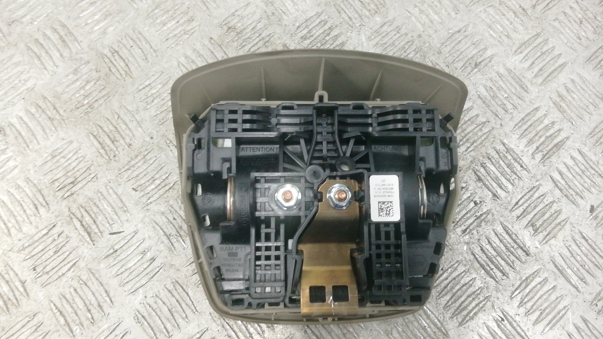 Подушка безопасности в рулевое колесо