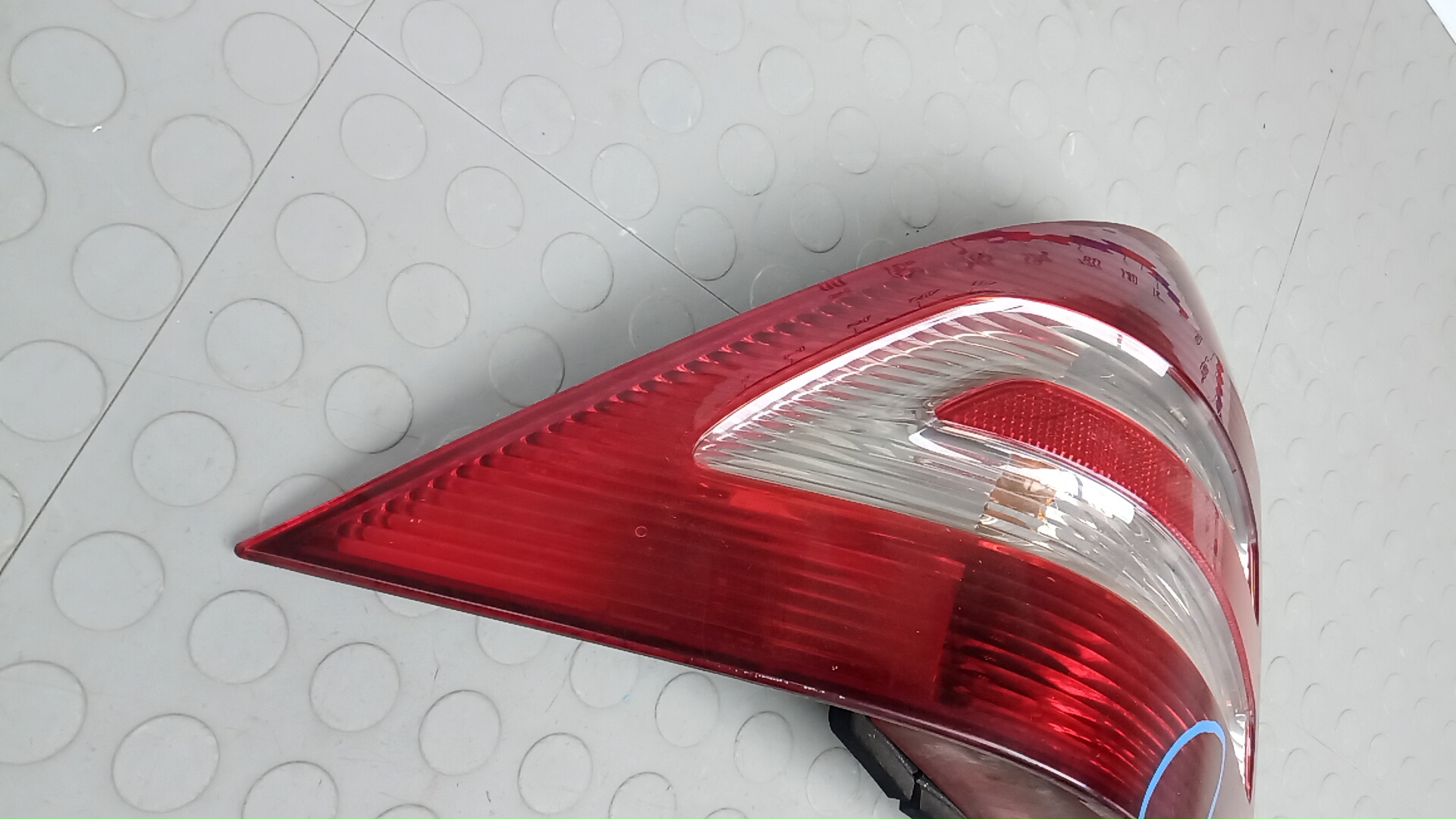 Фонарь задний левый