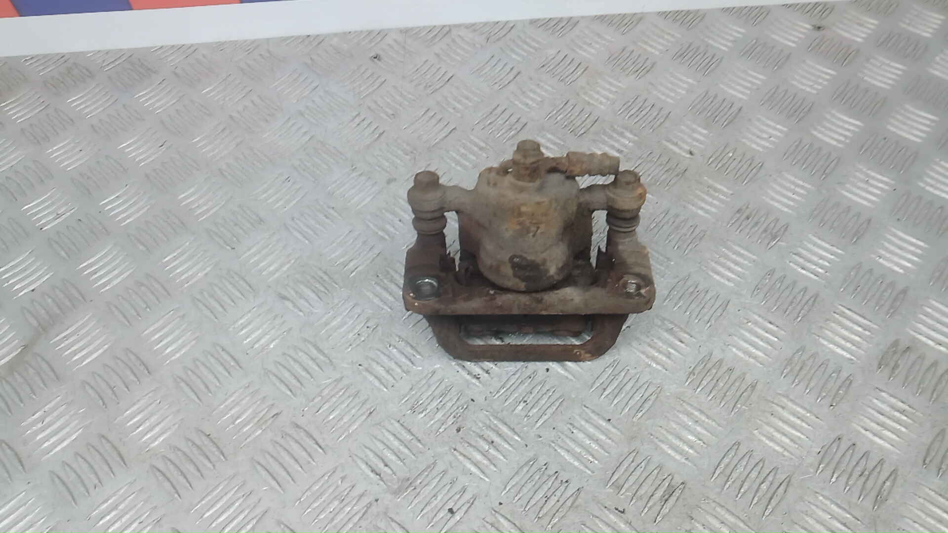 Суппорт задний левый