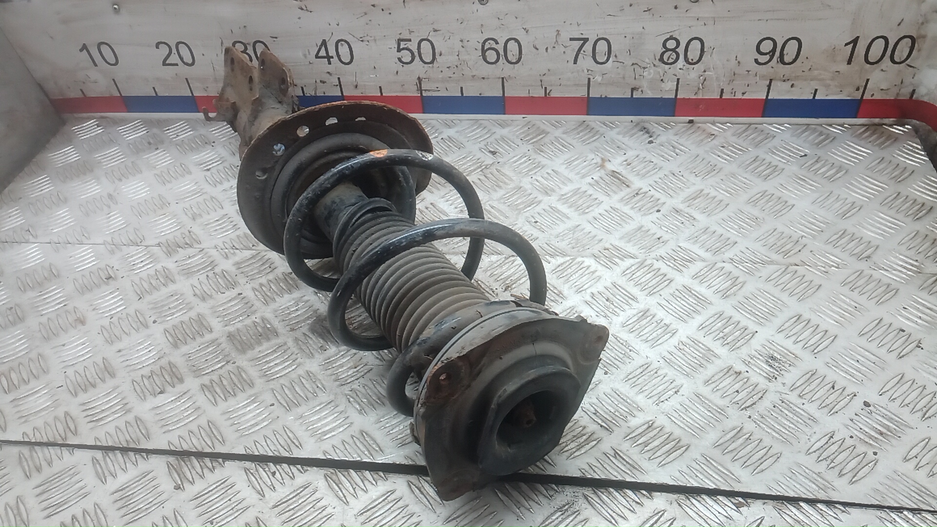 Амортизатор передний правый