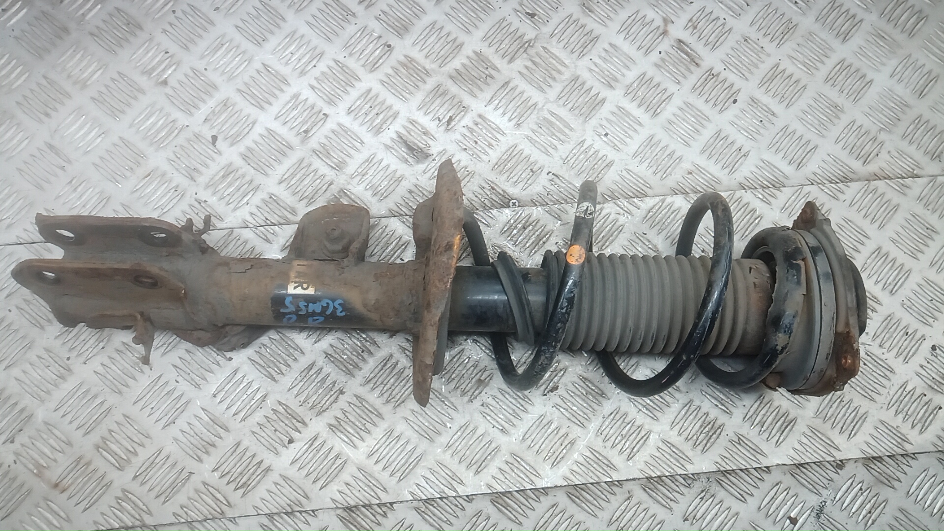 Амортизатор передний правый