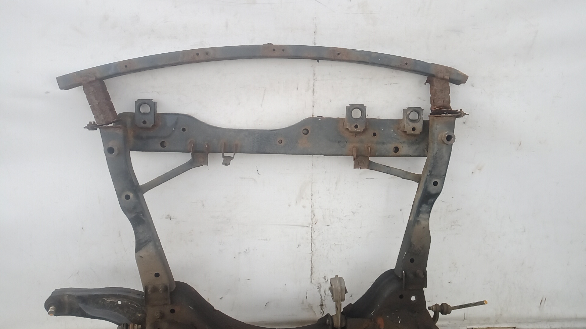 Балка передняя (крепление продольных тяг)