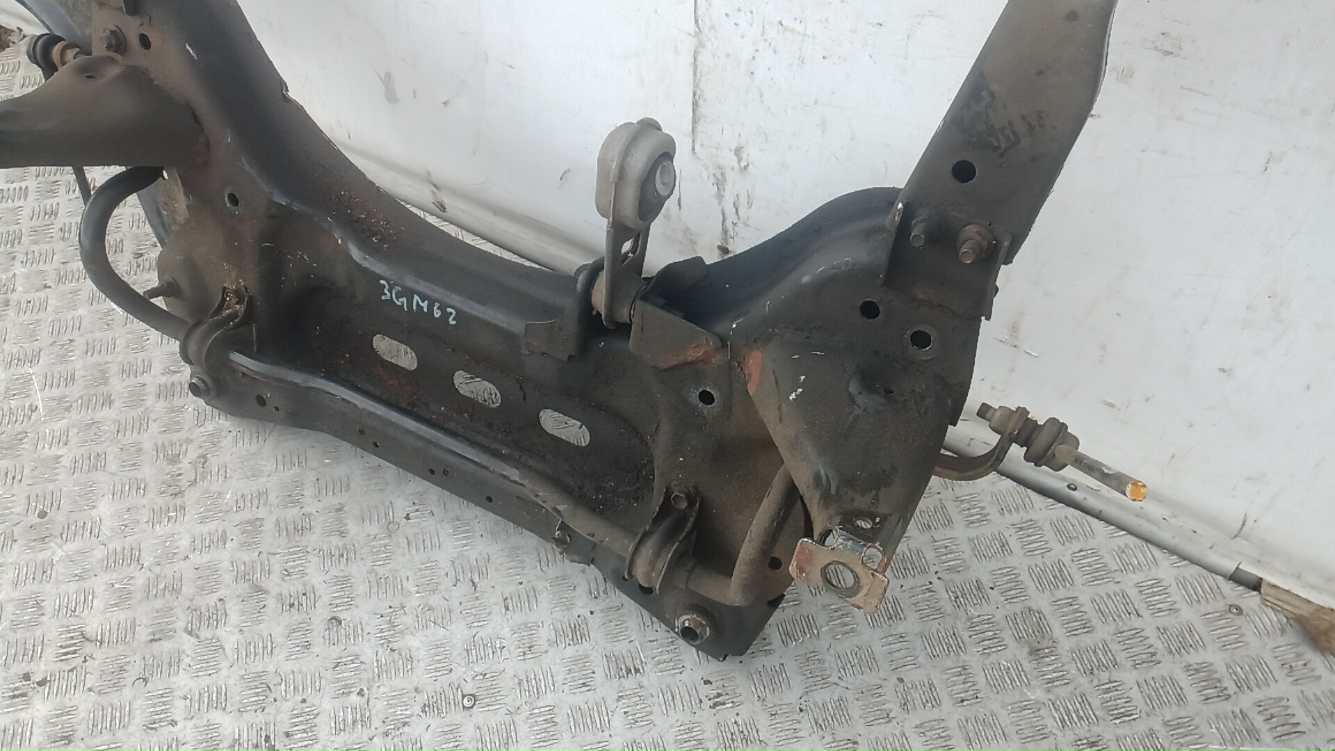 Балка передняя (крепление продольных тяг)