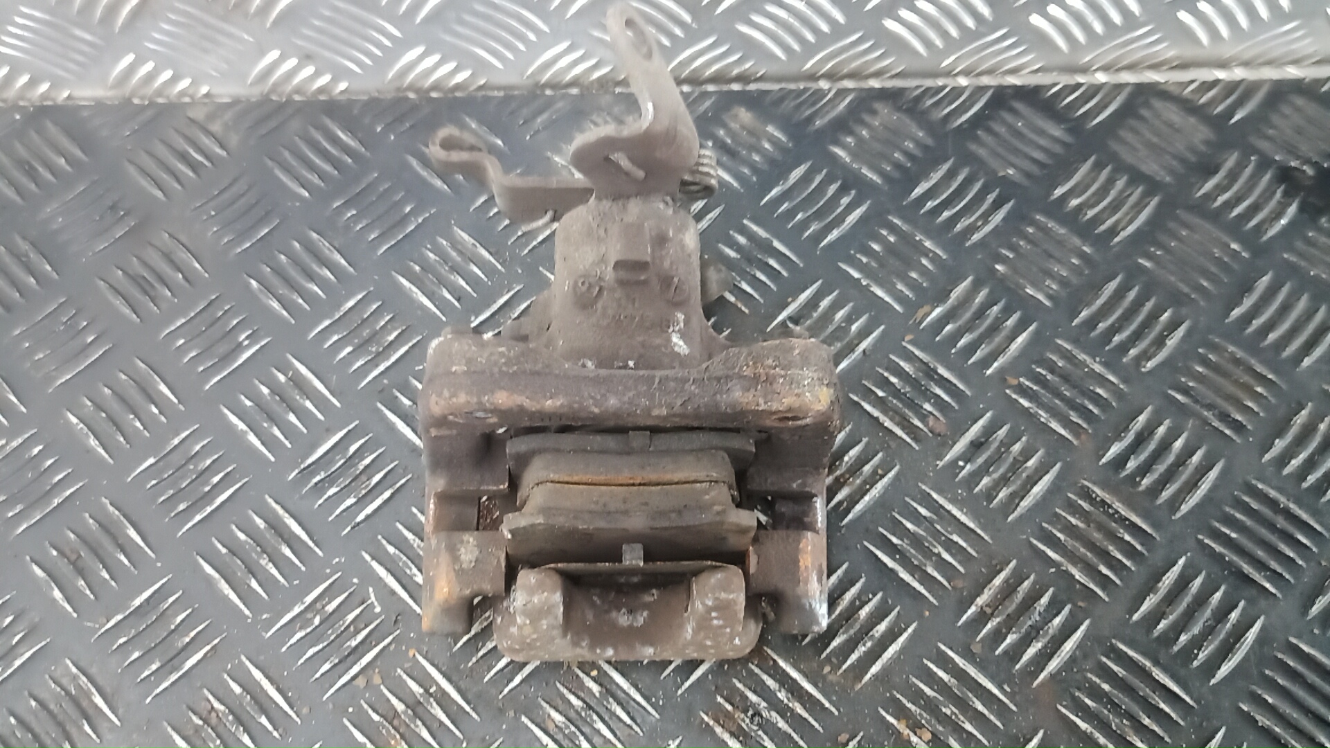 Суппорт задний левый