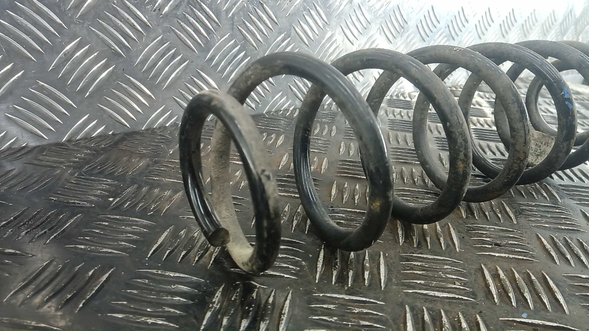 Пружина задняя