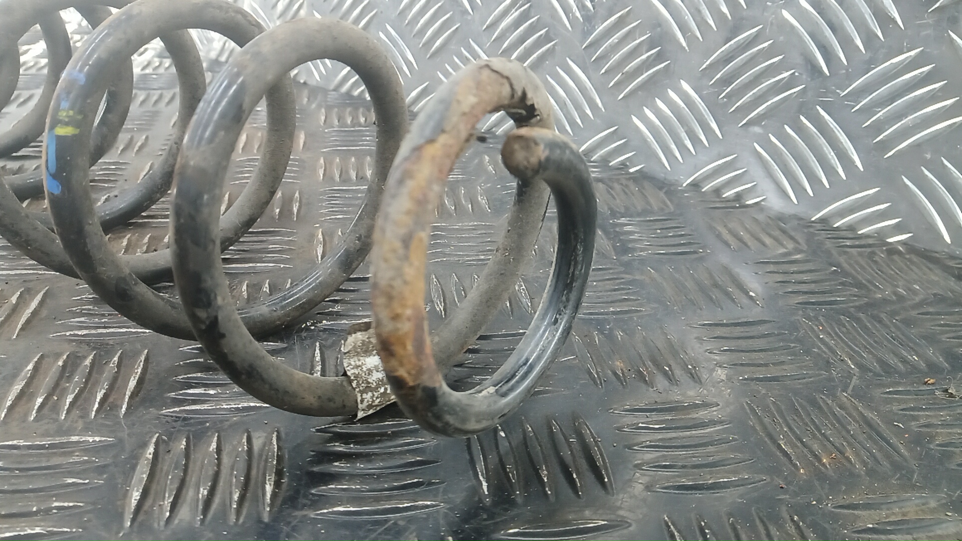 Пружина задняя