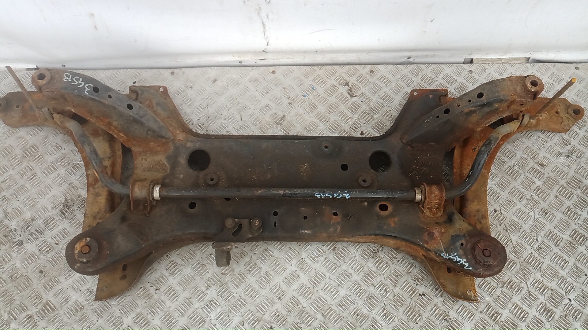 Балка передняя (крепление продольных тяг)