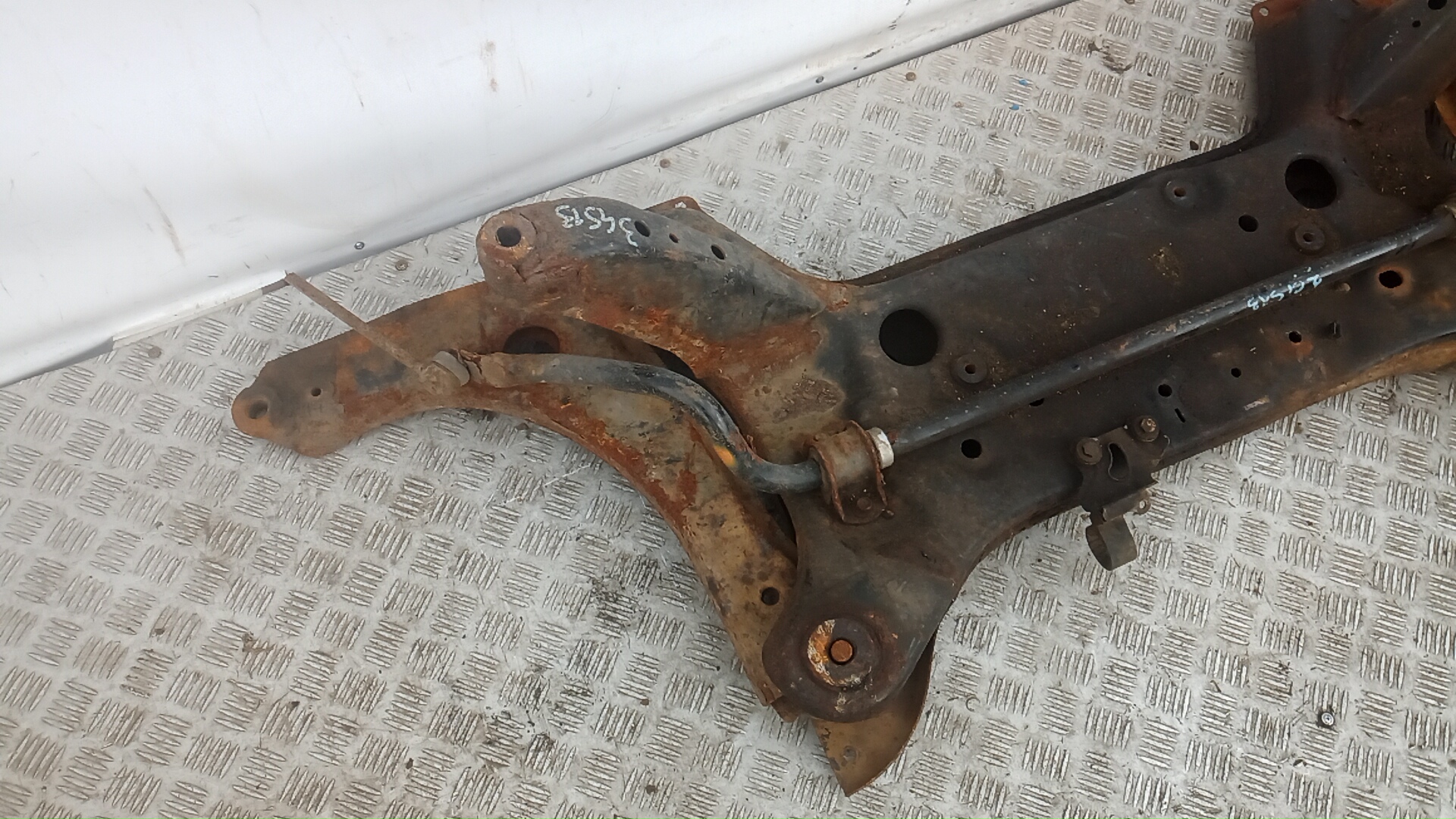 Балка передняя (крепление продольных тяг)