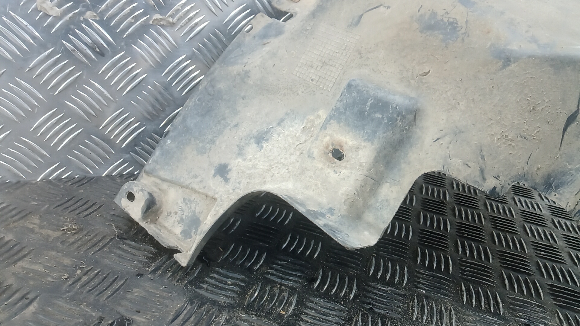 Локер передний левый