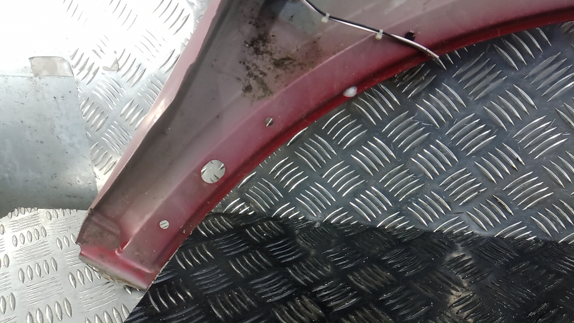 Крыло переднее левое