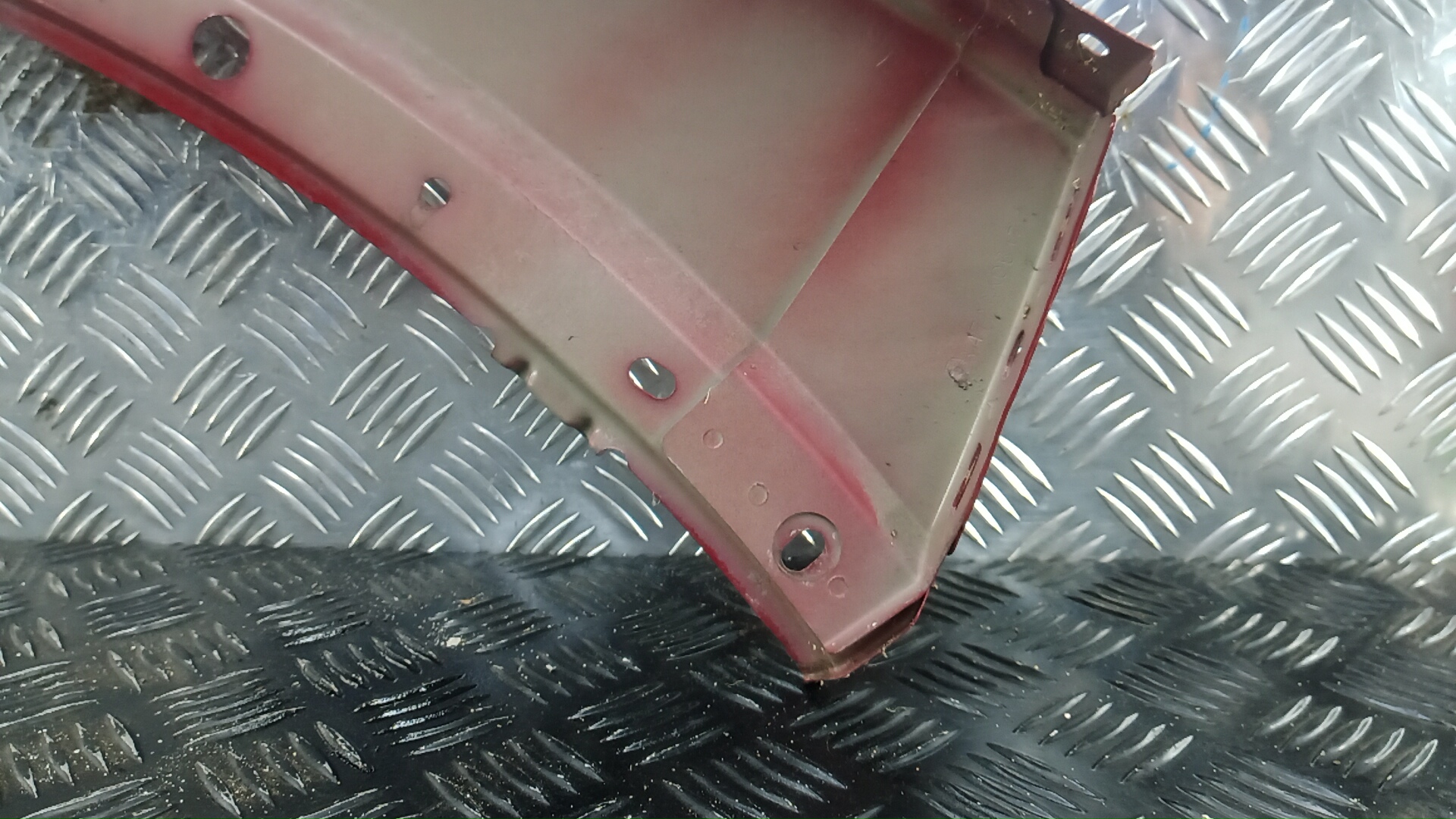 Крыло переднее левое