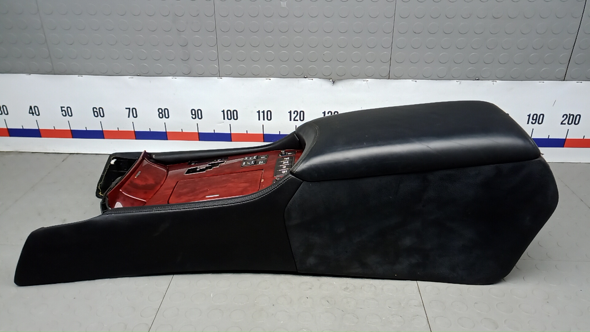 Подлокотник