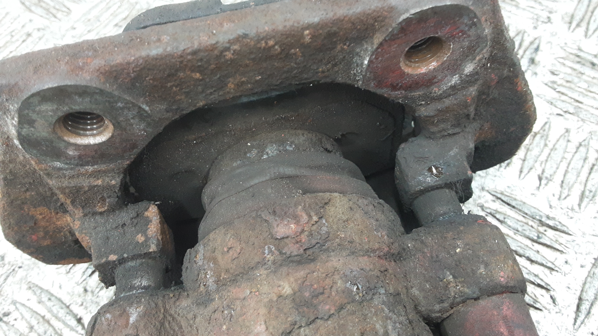 Суппорт задний левый