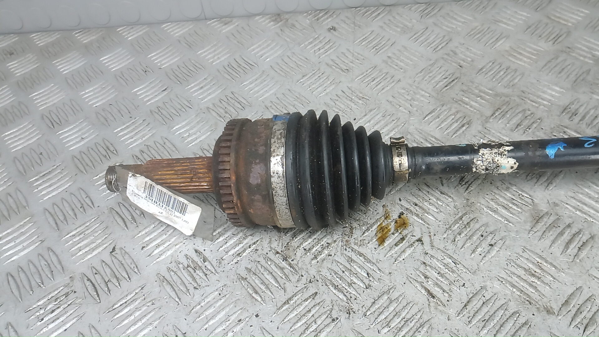 Полуось передняя левая