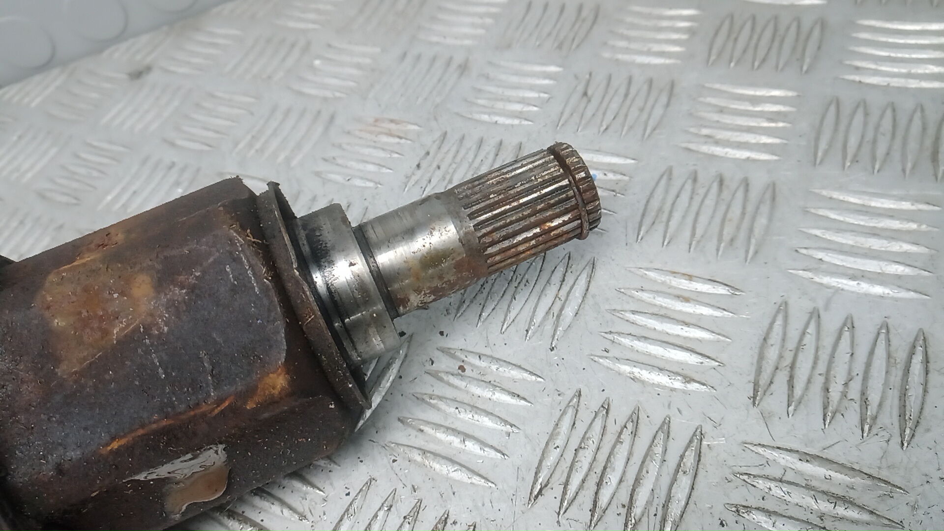 Полуось передняя левая