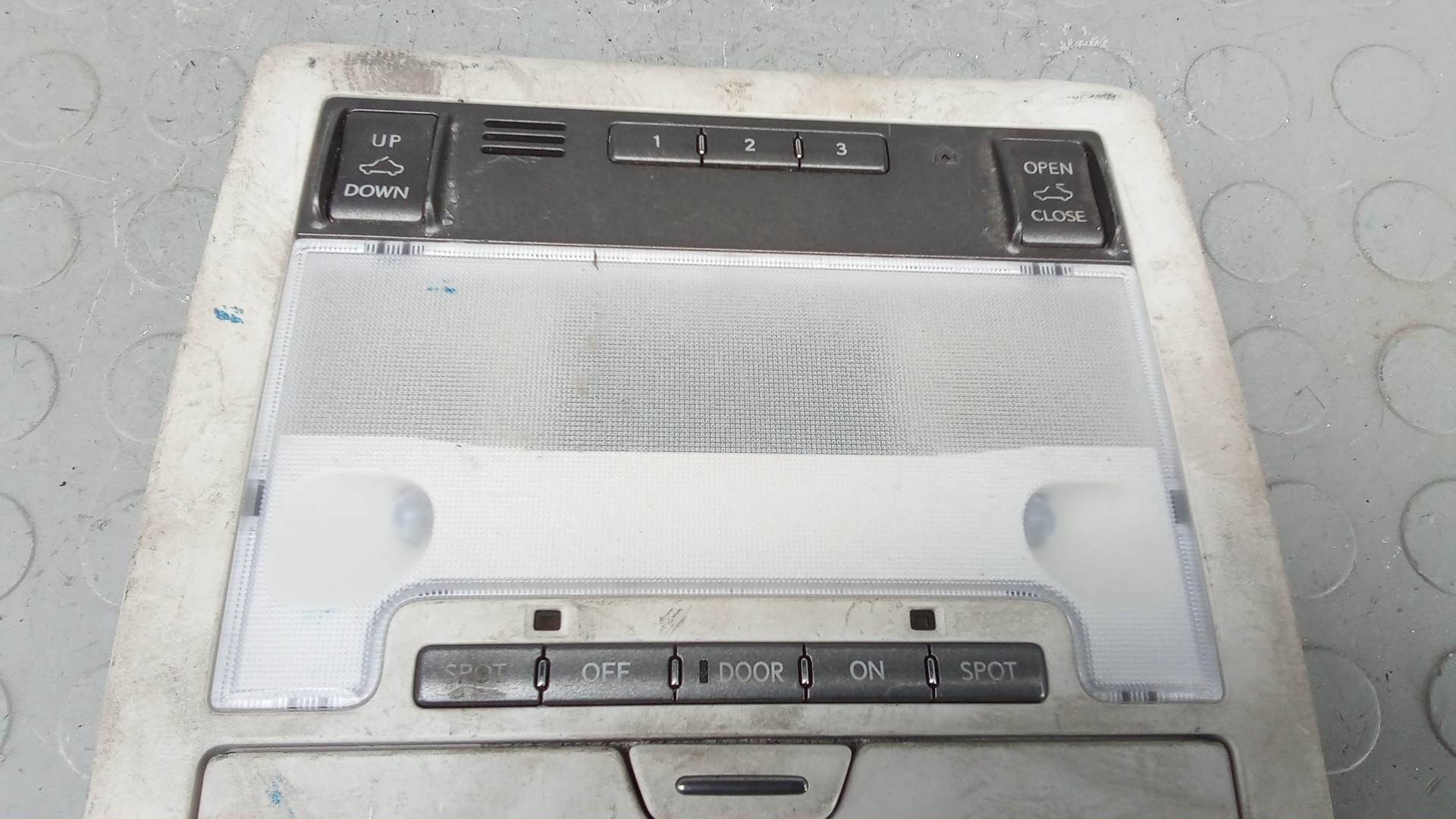 Плафон салонный