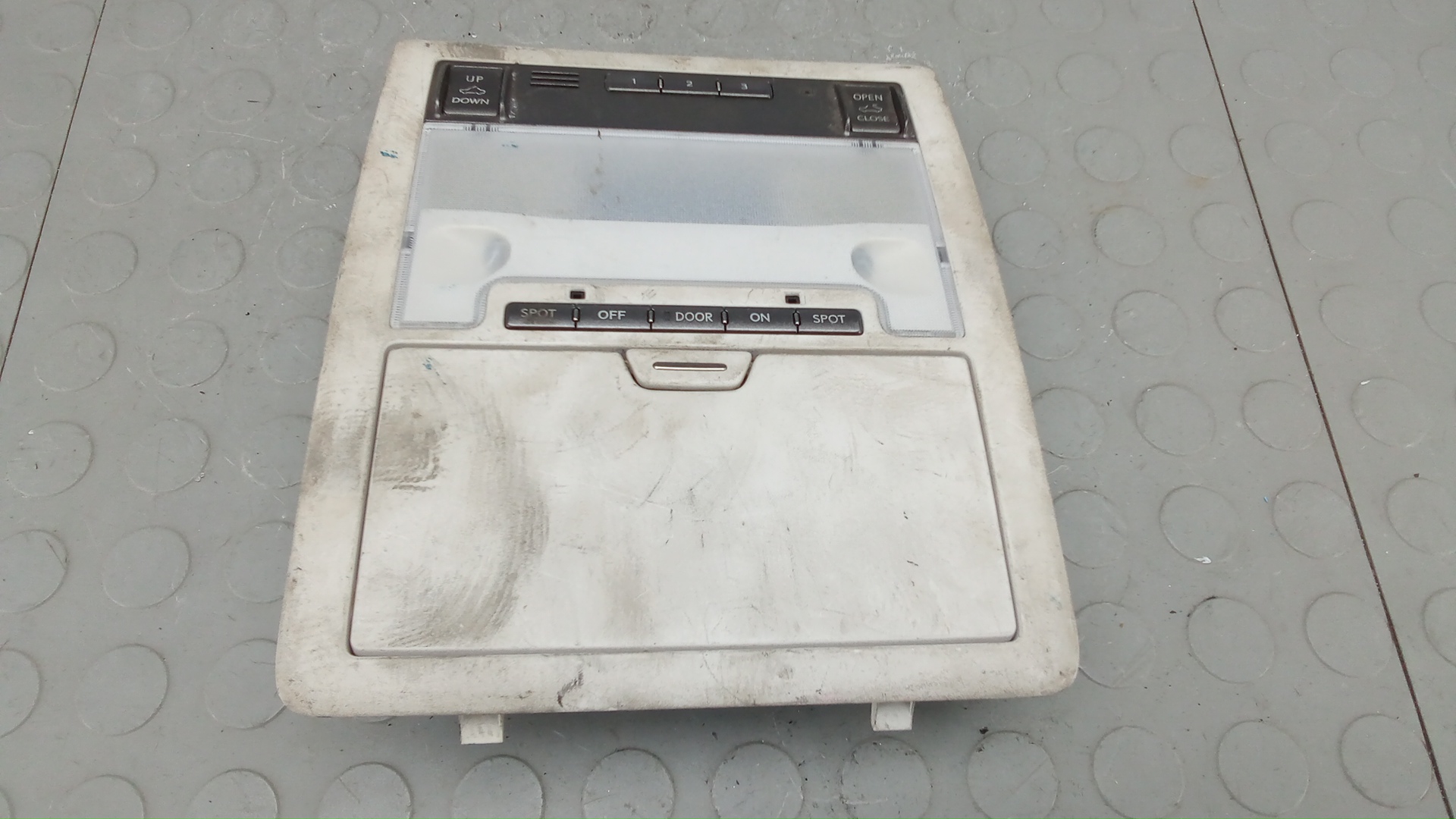 Плафон салонный