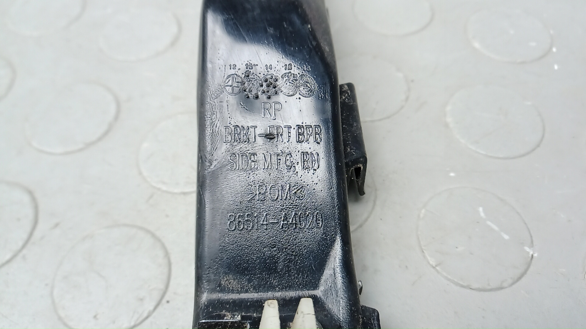 Кронштейн переднего бампера