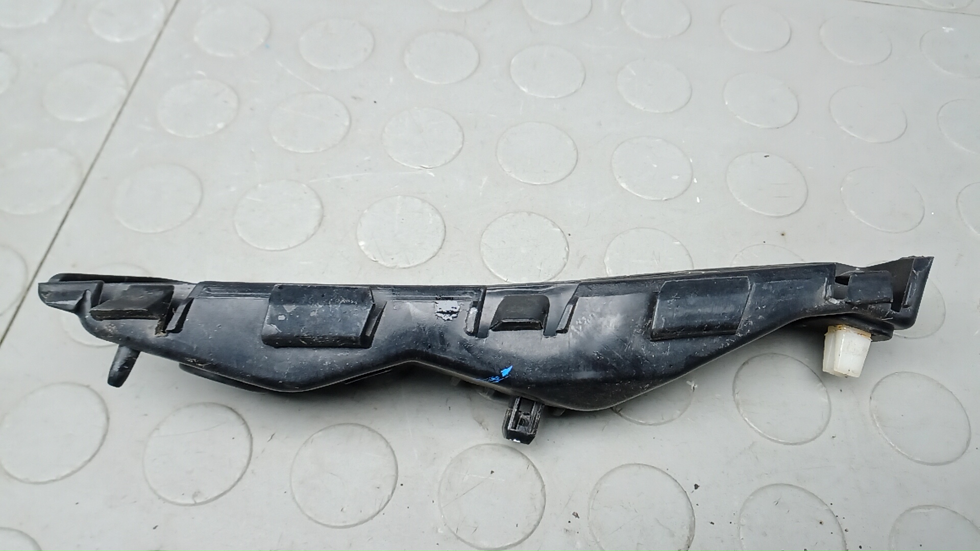 Кронштейн переднего бампера