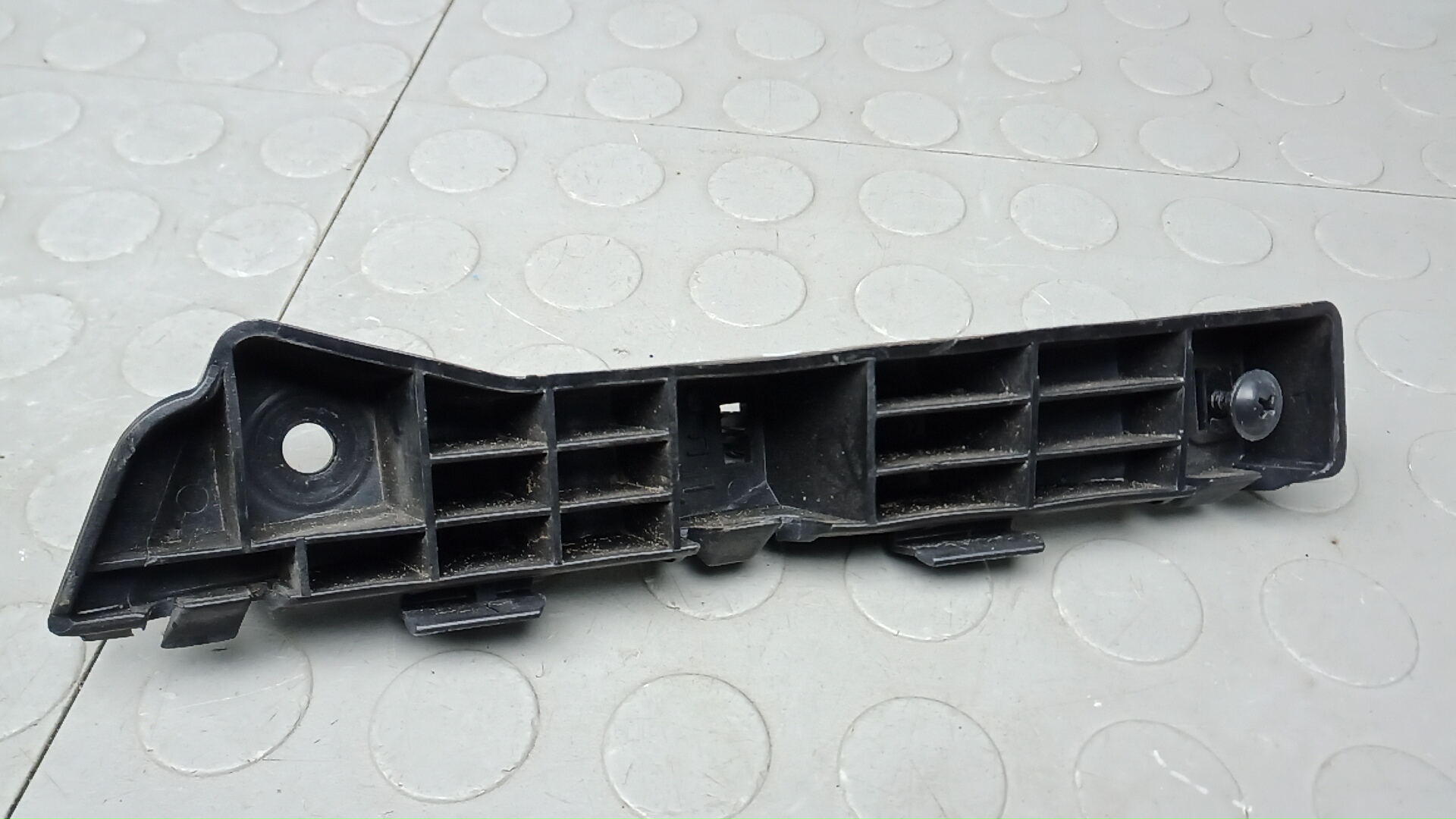 Кронштейн переднего бампера