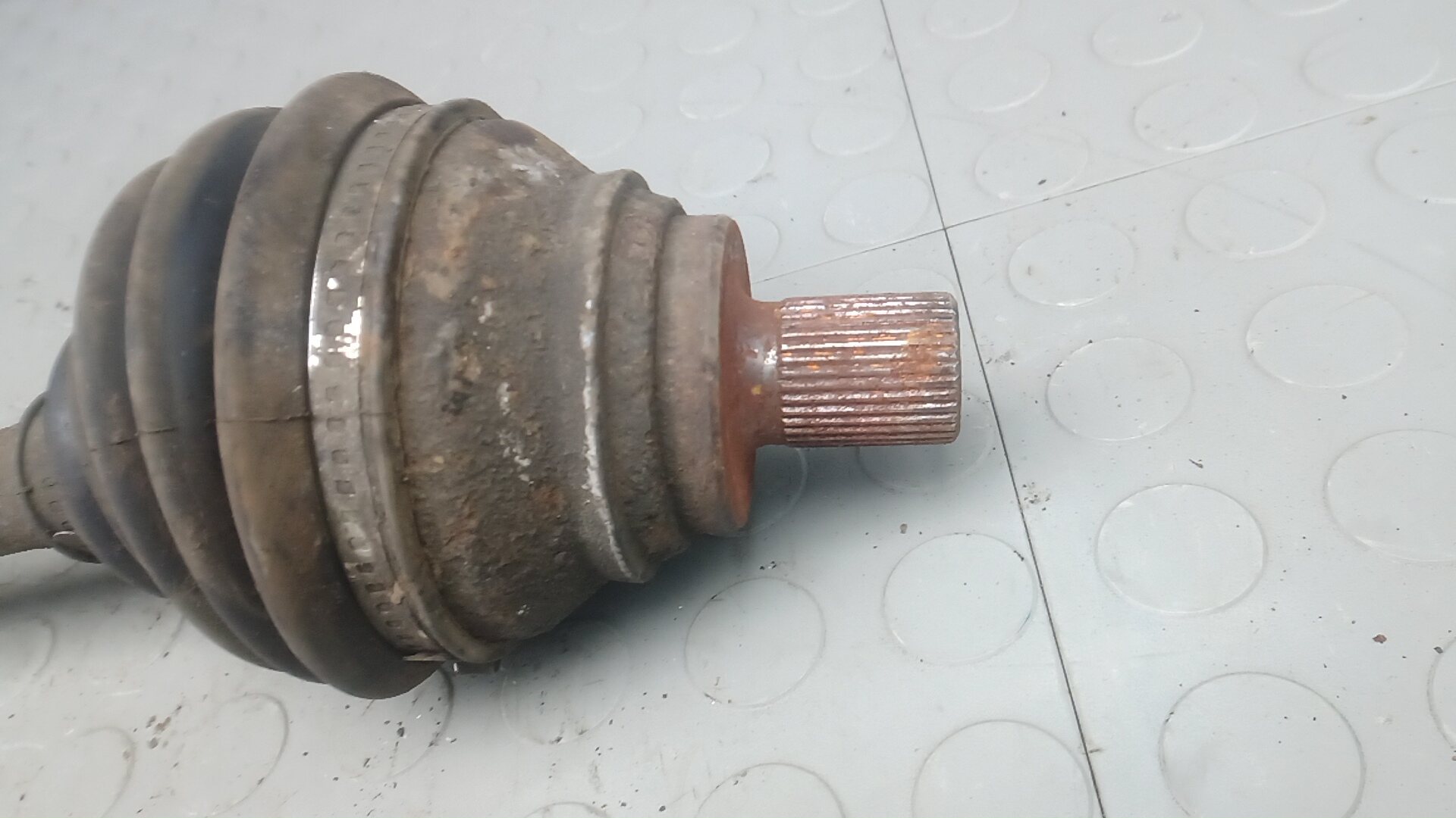 Полуось передняя левая