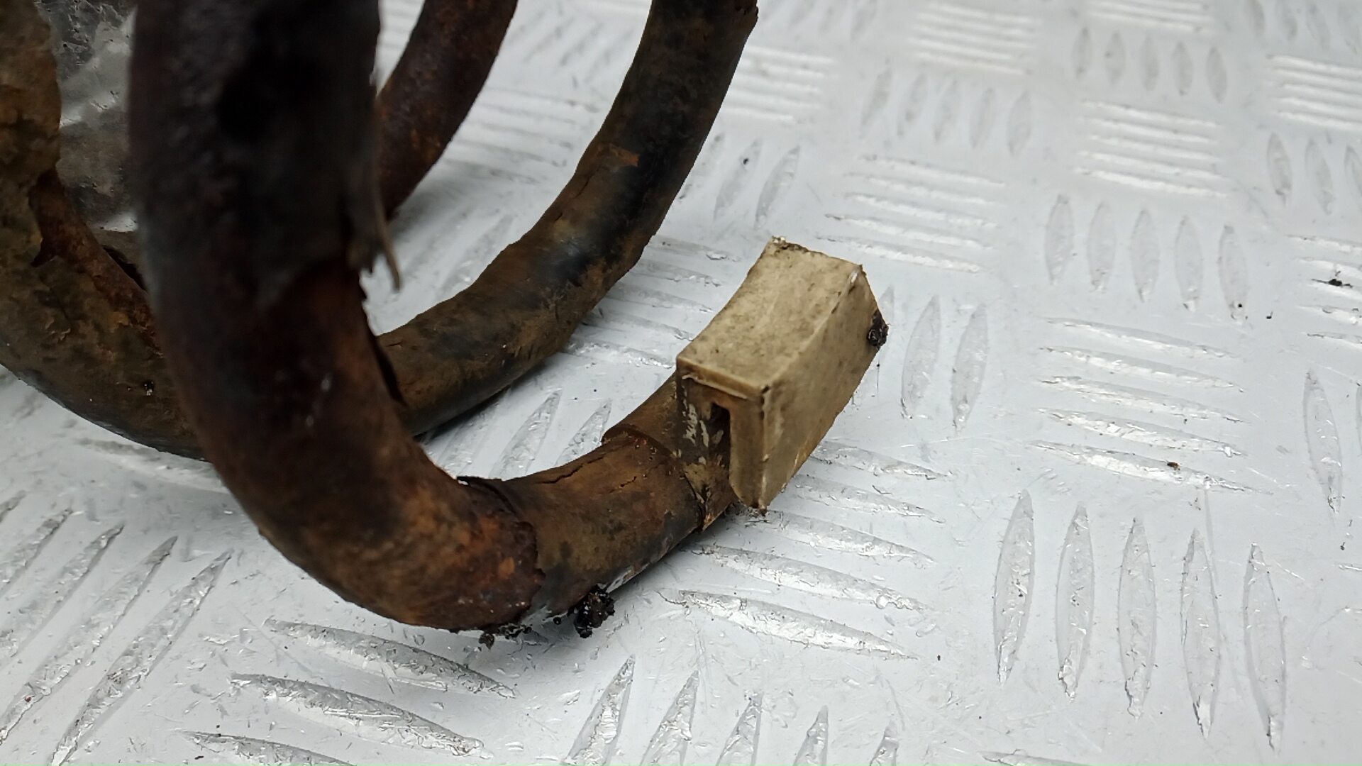 Пружина задняя