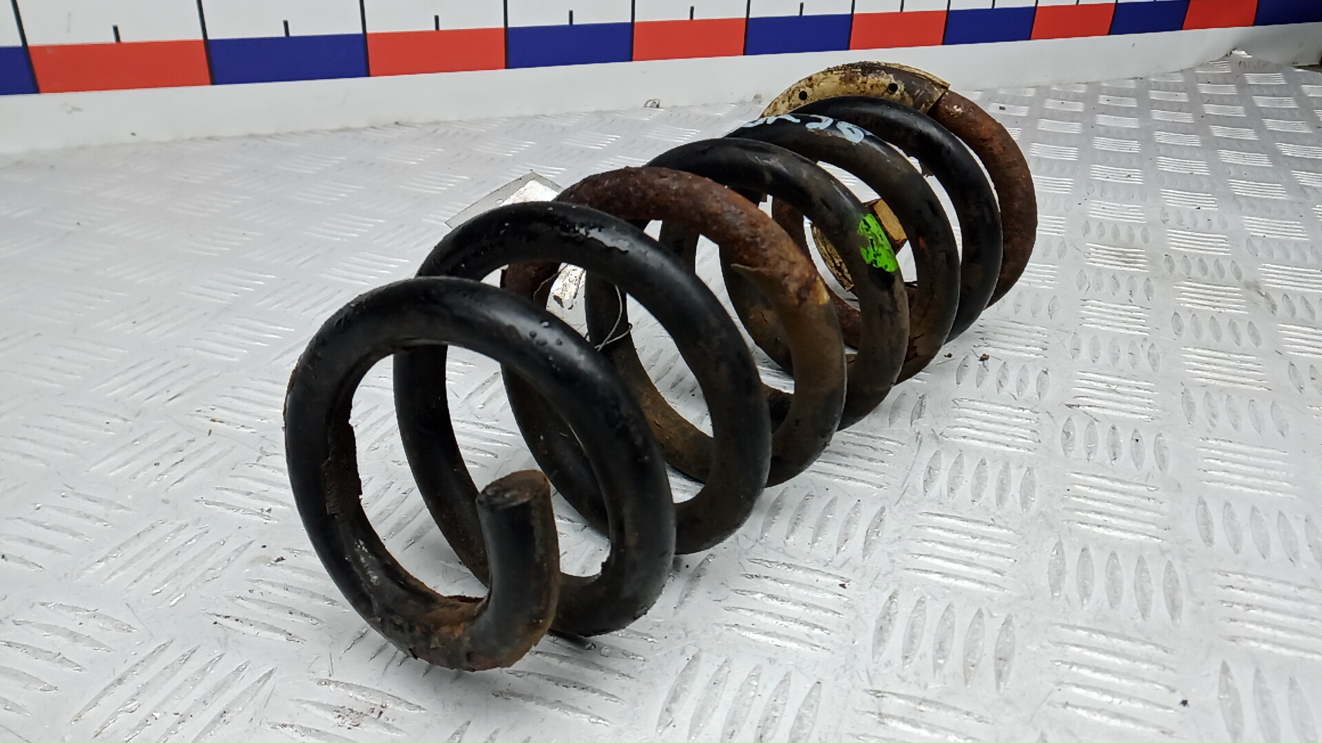 Пружина задняя