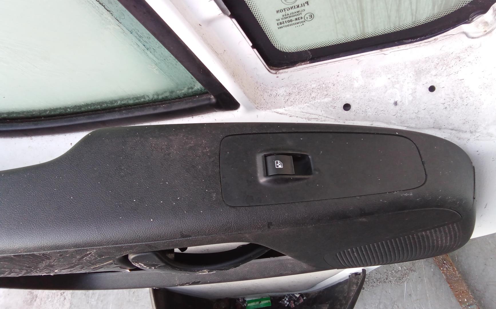 Дверь передняя левая