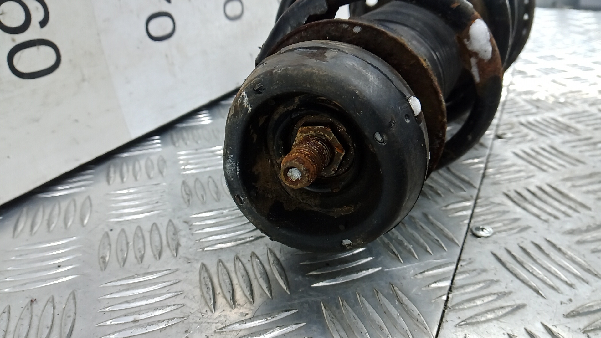 Амортизатор передний правый