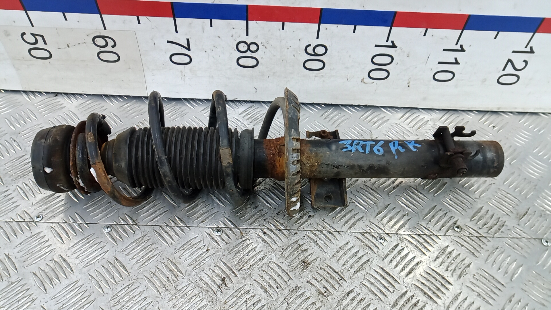 Амортизатор передний правый