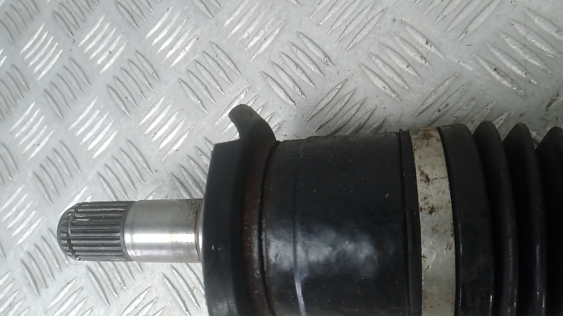 Полуось задняя левая