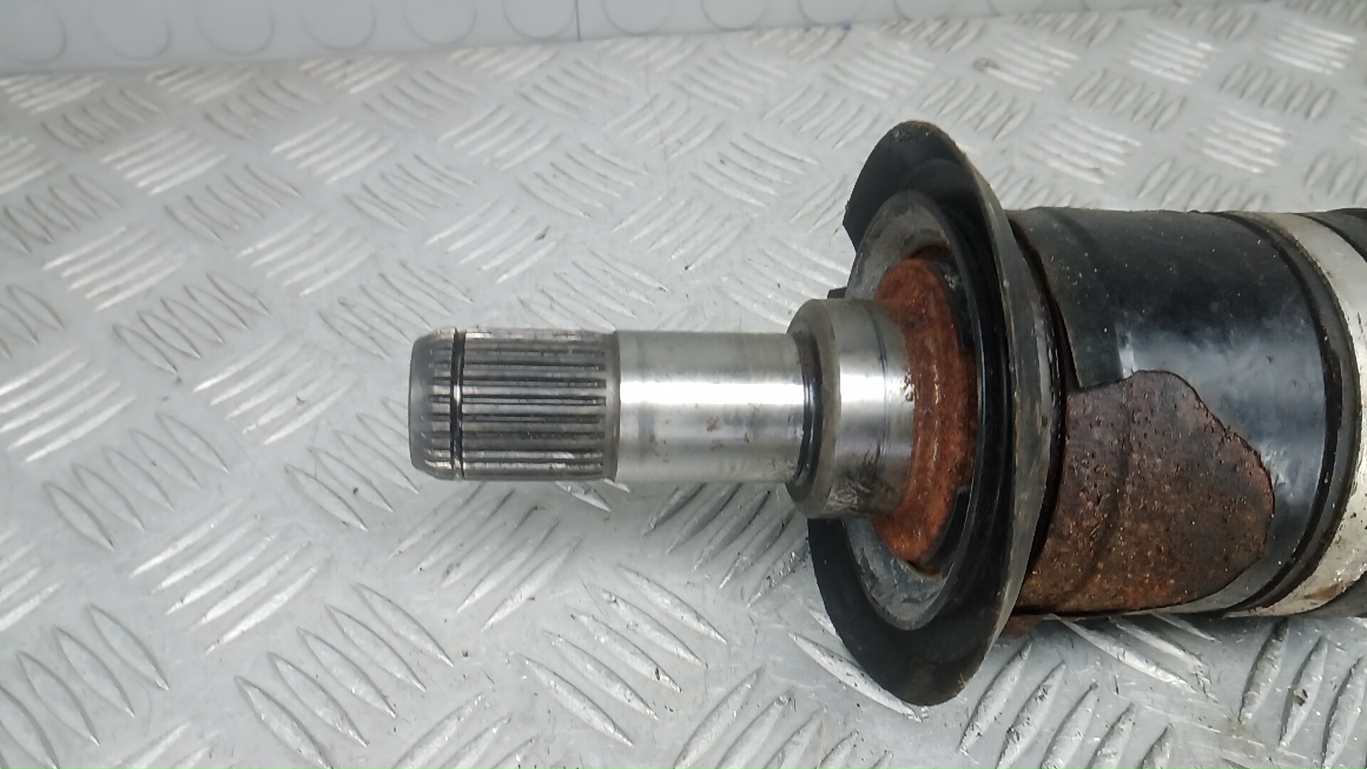 Полуось задняя левая