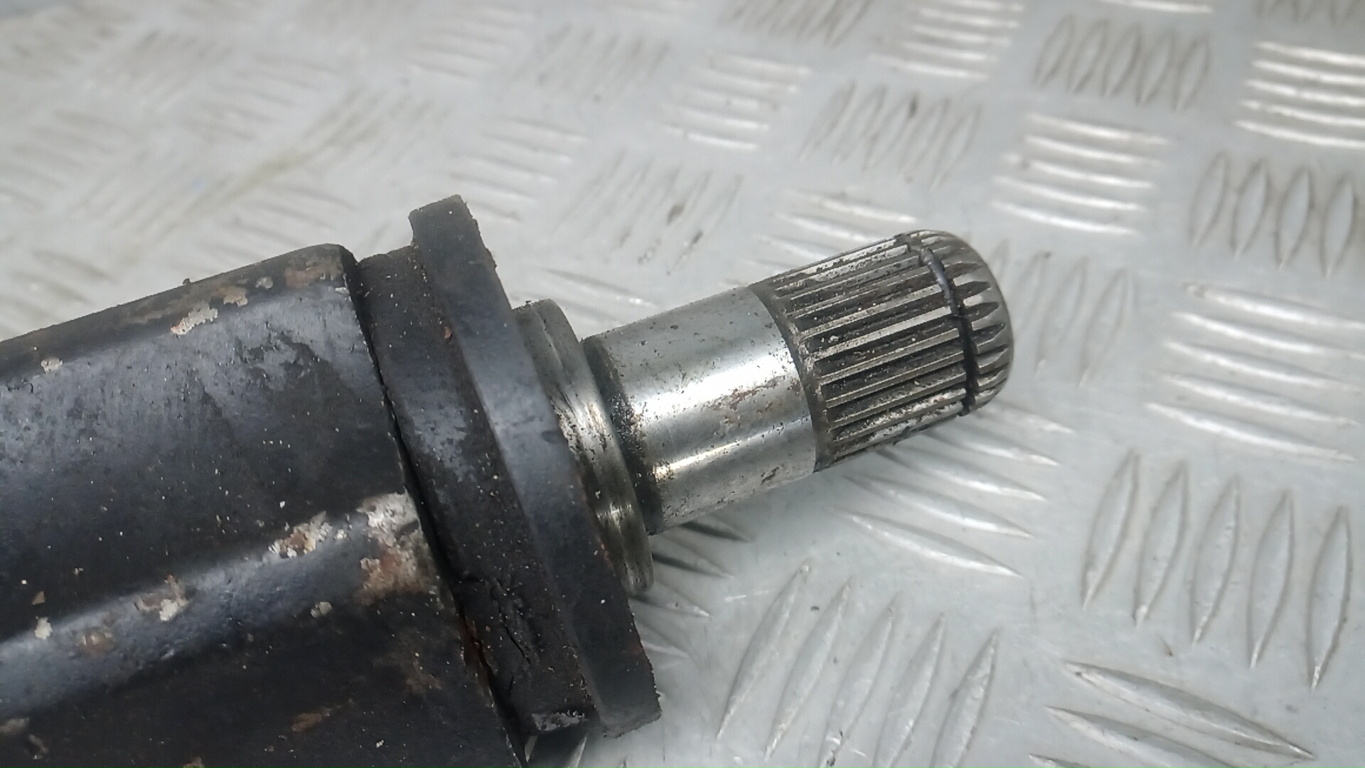 Полуось передняя левая