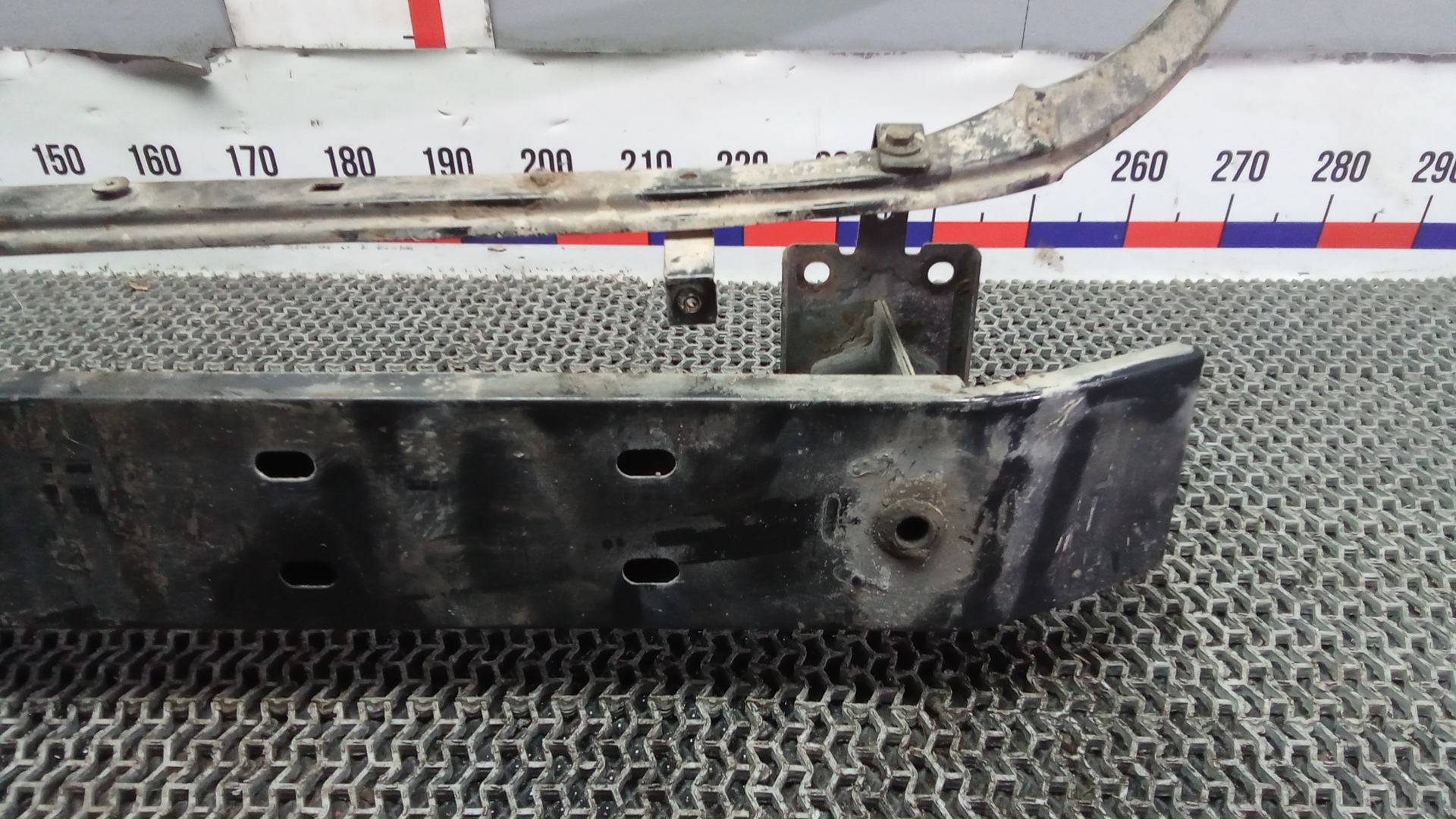 Кронштейн усилителя переднего бампера