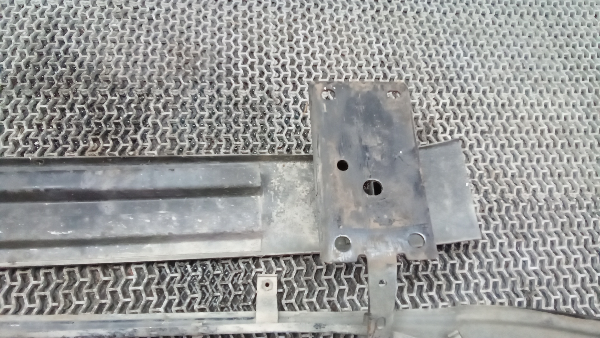 Кронштейн усилителя переднего бампера