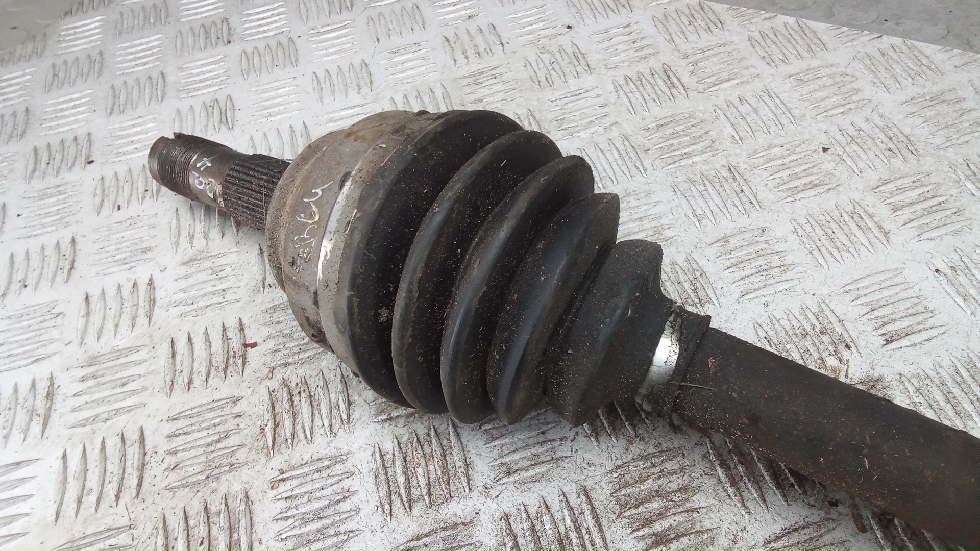 Полуось передняя левая