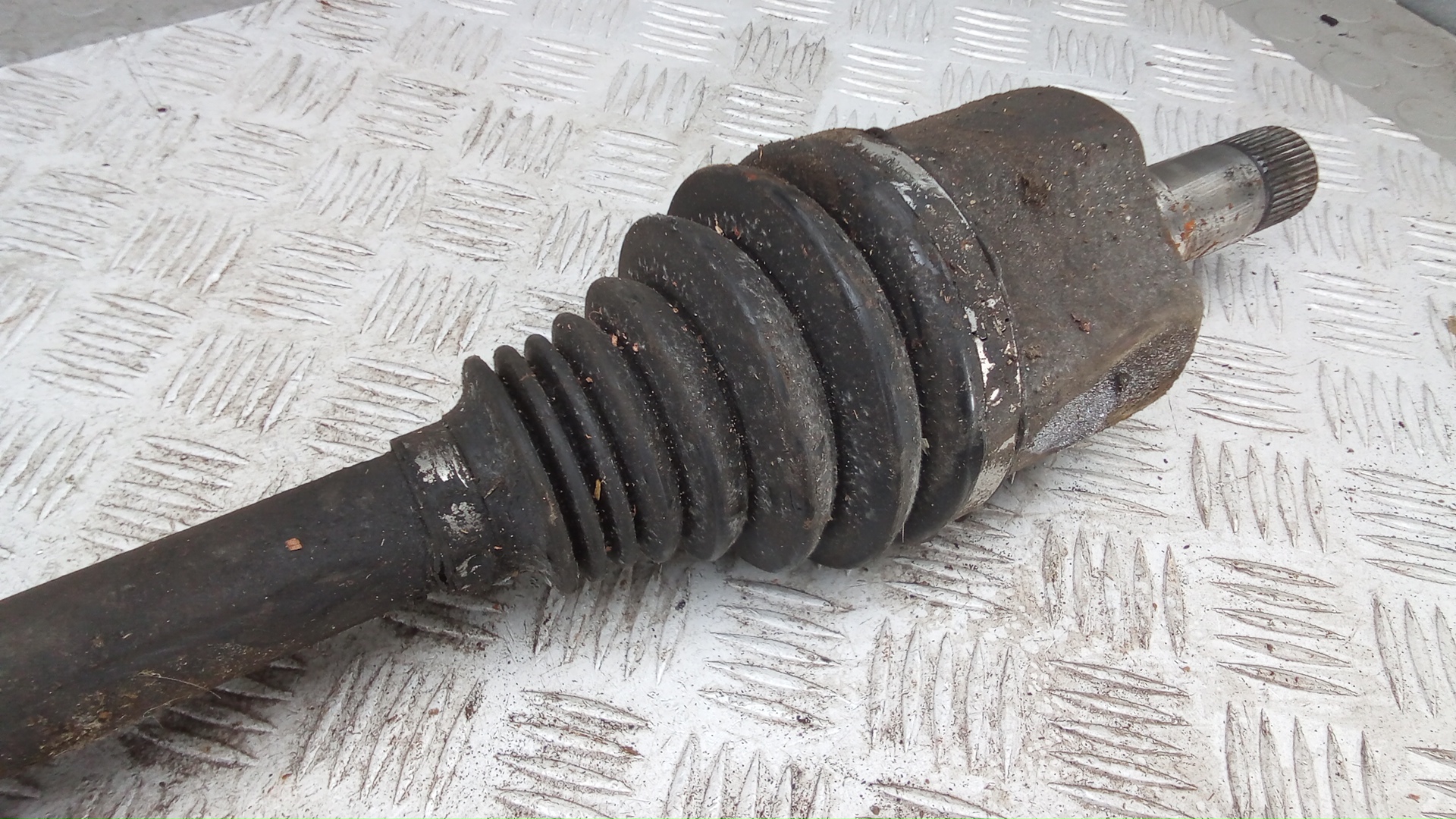 Полуось передняя левая