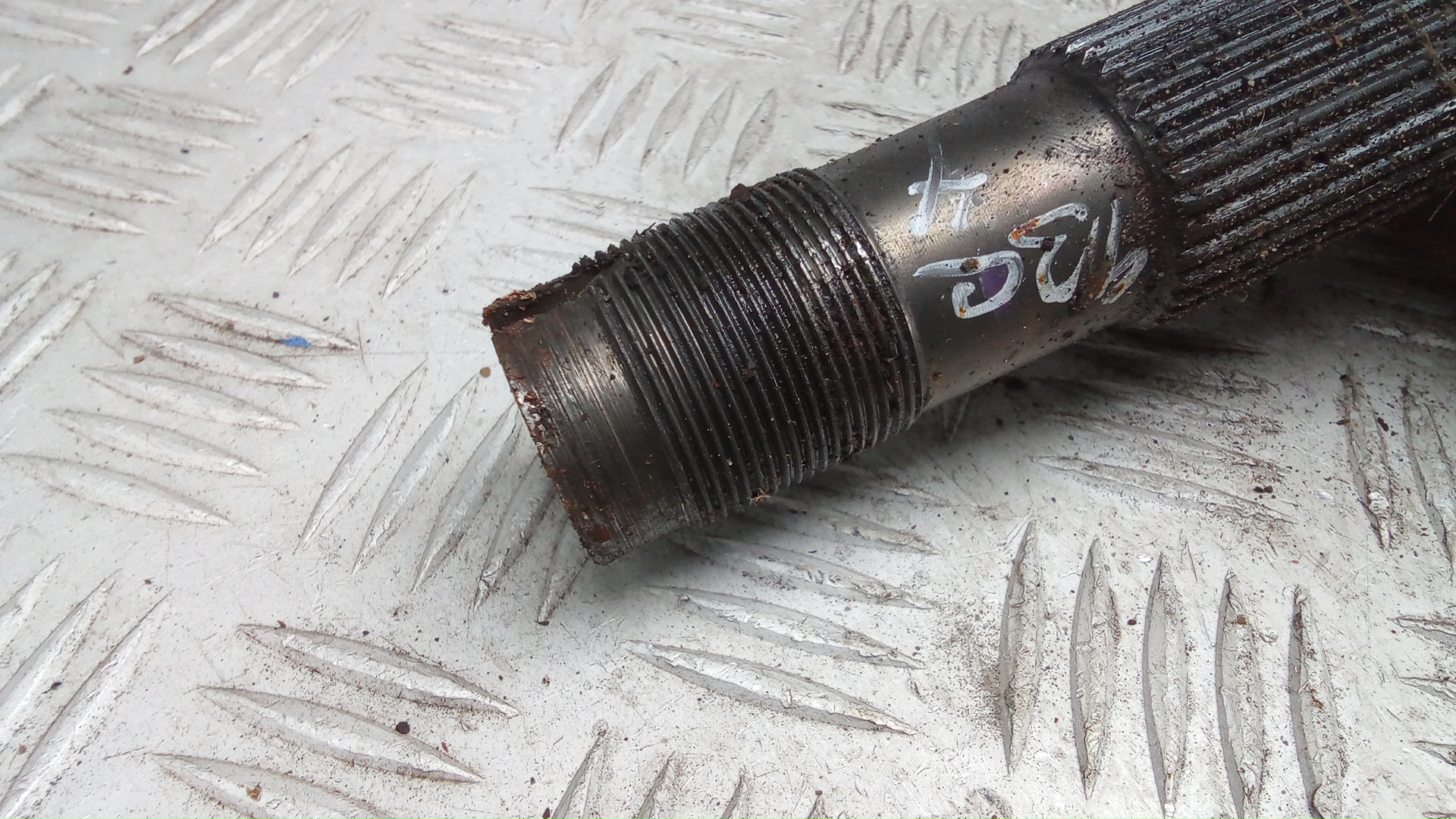 Полуось передняя левая