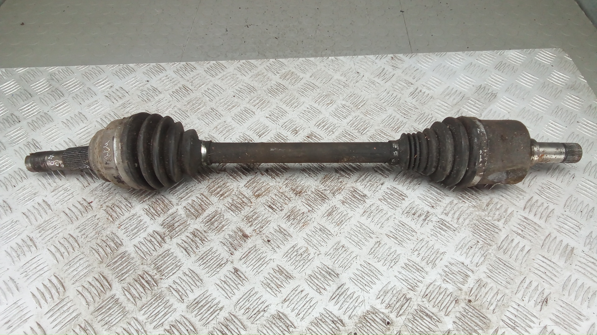 Полуось передняя левая