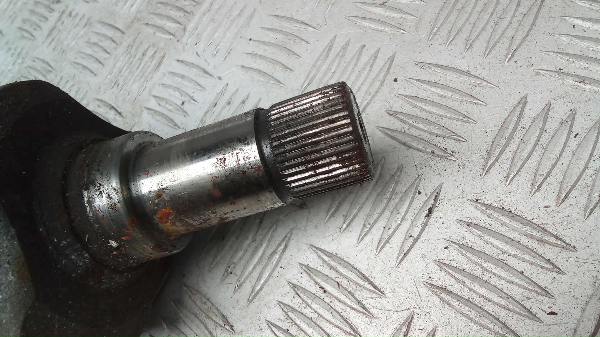 Полуось передняя левая