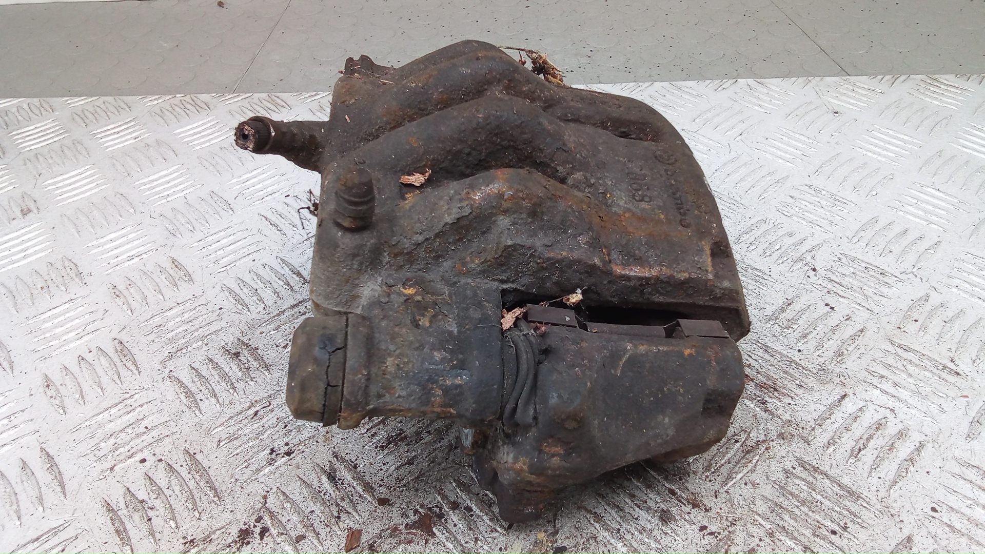 Суппорт передний правый