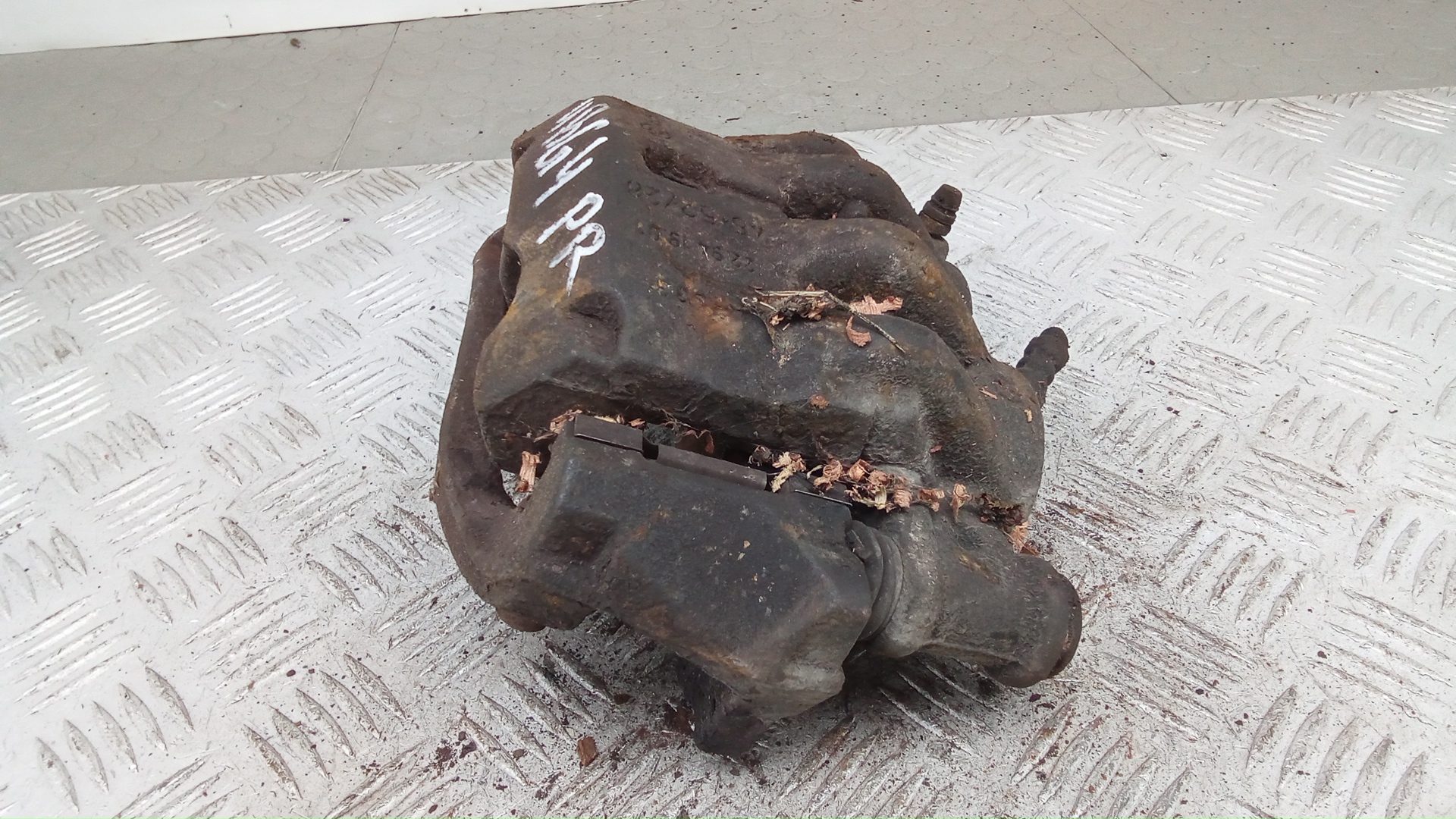 Суппорт передний правый